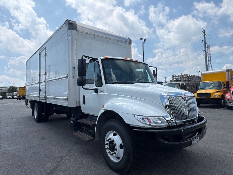 Medium Duty Box Truck-Light and Medium Duty Trucks-International-2019-4300-North Bergen-NJ-138,114\n\t\tmiles-$ 53,500 - Image 1