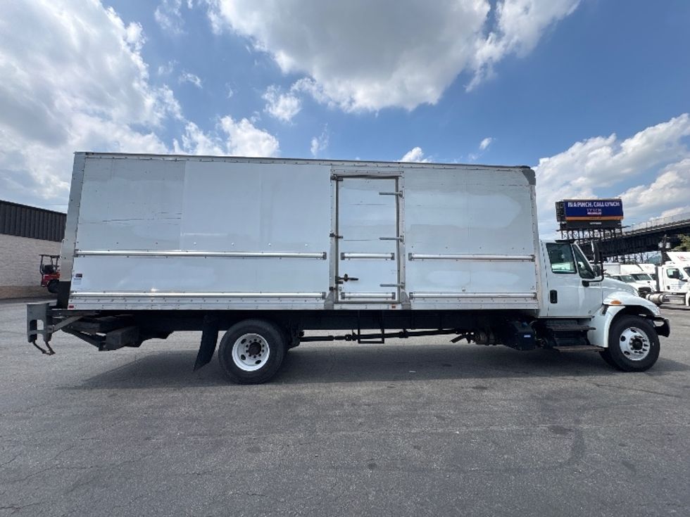 Medium Duty Box Truck-Light and Medium Duty Trucks-International-2019-4300-North Bergen-NJ-138,114\n\t\tmiles-$ 53,500 - Image 15