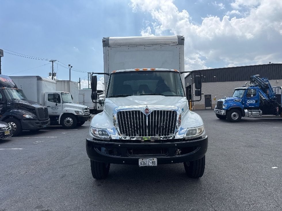Medium Duty Box Truck-Light and Medium Duty Trucks-International-2019-4300-North Bergen-NJ-138,114\n\t\tmiles-$ 53,500 - Image 2