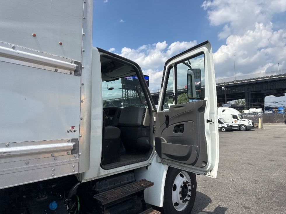 Medium Duty Box Truck-Light and Medium Duty Trucks-International-2019-4300-North Bergen-NJ-138,114\n\t\tmiles-$ 53,500 - Image 20
