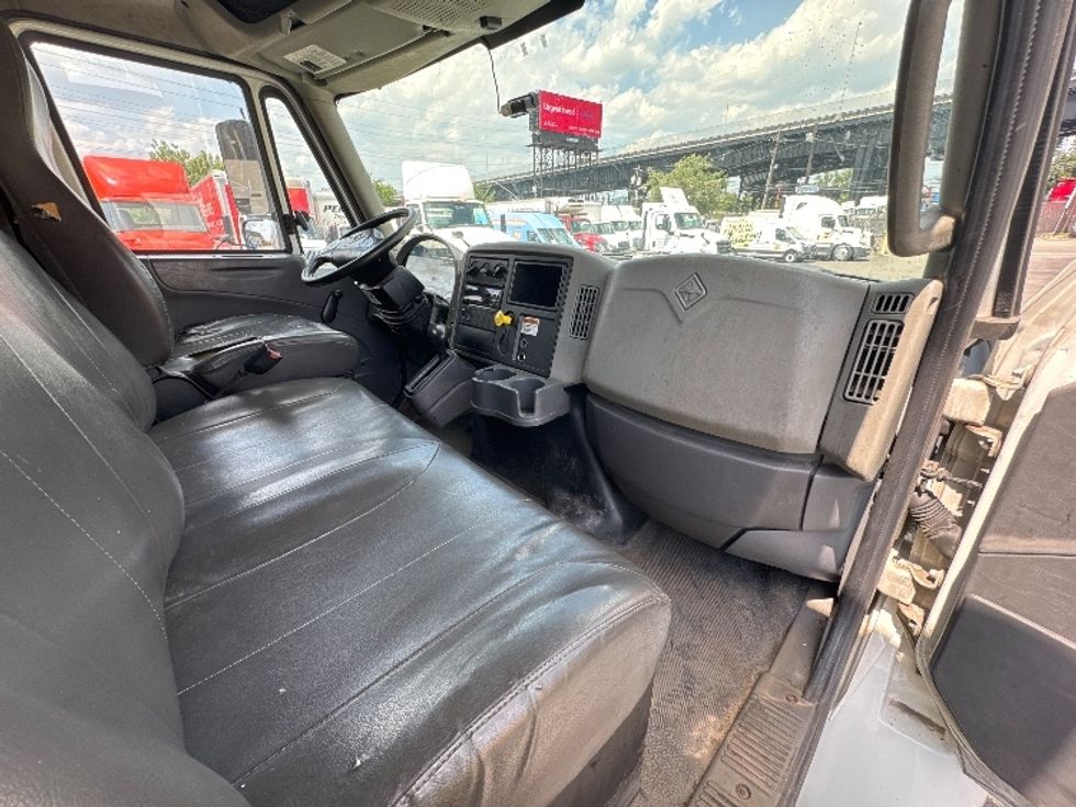 Medium Duty Box Truck-Light and Medium Duty Trucks-International-2019-4300-North Bergen-NJ-138,114\n\t\tmiles-$ 53,500 - Image 22