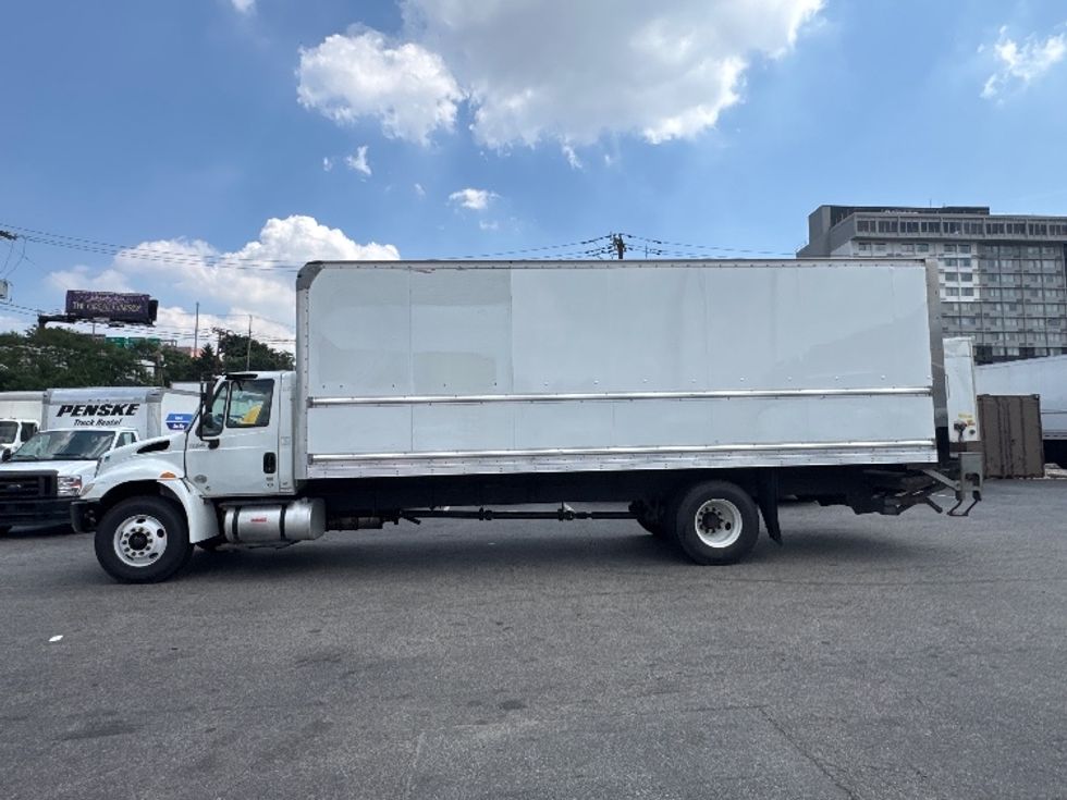 Medium Duty Box Truck-Light and Medium Duty Trucks-International-2019-4300-North Bergen-NJ-138,114\n\t\tmiles-$ 53,500 - Image 4