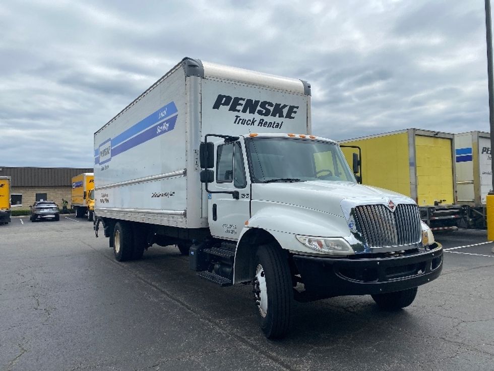 Medium Duty Box Truck-Light and Medium Duty Trucks-International-2019-4300-North Bergen-NJ-223,900\n\t\tmiles-$ 26,250 - Image 1