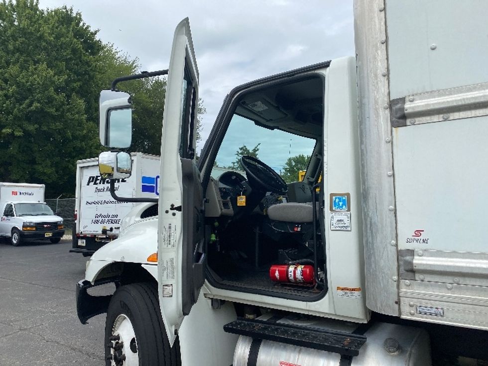 Medium Duty Box Truck-Light and Medium Duty Trucks-International-2019-4300-North Bergen-NJ-223,900\n\t\tmiles-$ 26,250 - Image 16