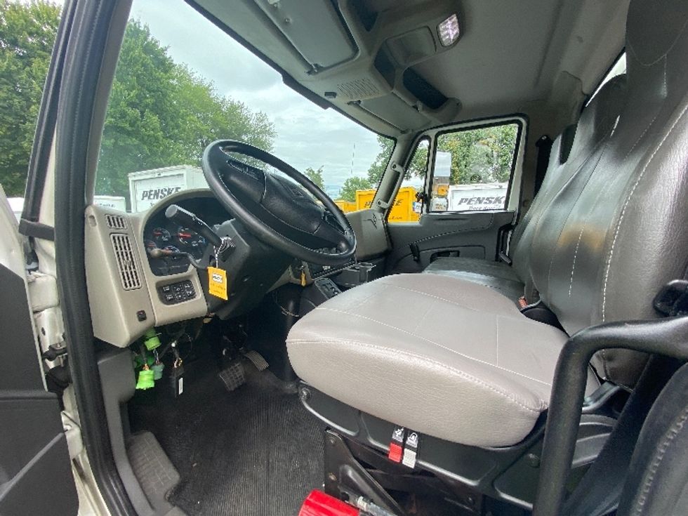 Medium Duty Box Truck-Light and Medium Duty Trucks-International-2019-4300-North Bergen-NJ-223,900\n\t\tmiles-$ 26,250 - Image 17