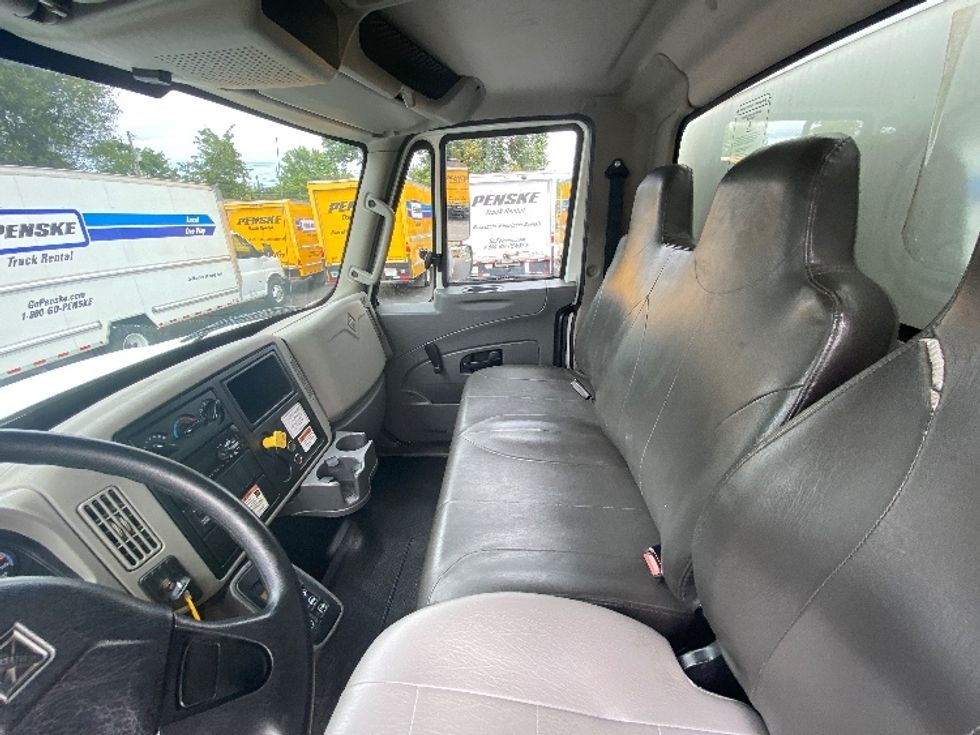 Medium Duty Box Truck-Light and Medium Duty Trucks-International-2019-4300-North Bergen-NJ-223,900\n\t\tmiles-$ 26,250 - Image 19