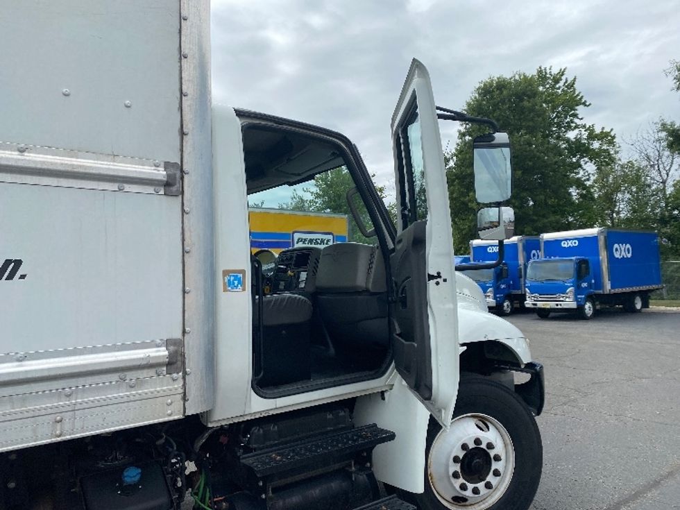 Medium Duty Box Truck-Light and Medium Duty Trucks-International-2019-4300-North Bergen-NJ-223,900\n\t\tmiles-$ 26,250 - Image 20
