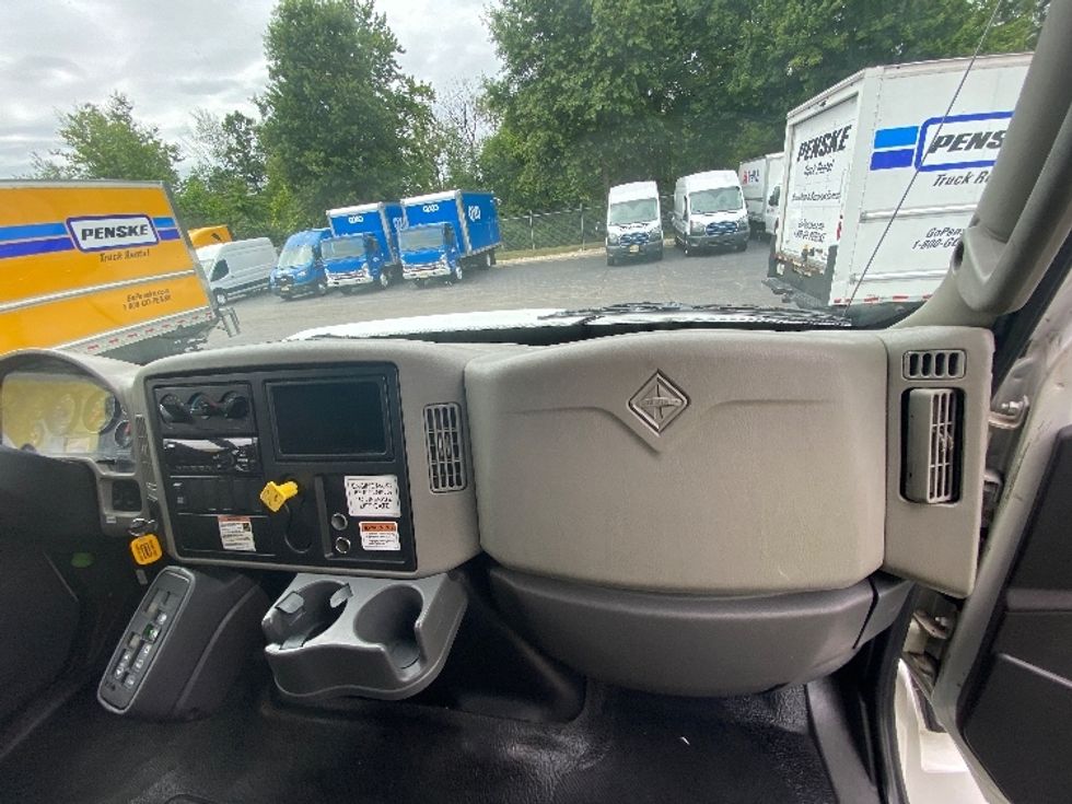 Medium Duty Box Truck-Light and Medium Duty Trucks-International-2019-4300-North Bergen-NJ-223,900\n\t\tmiles-$ 26,250 - Image 21