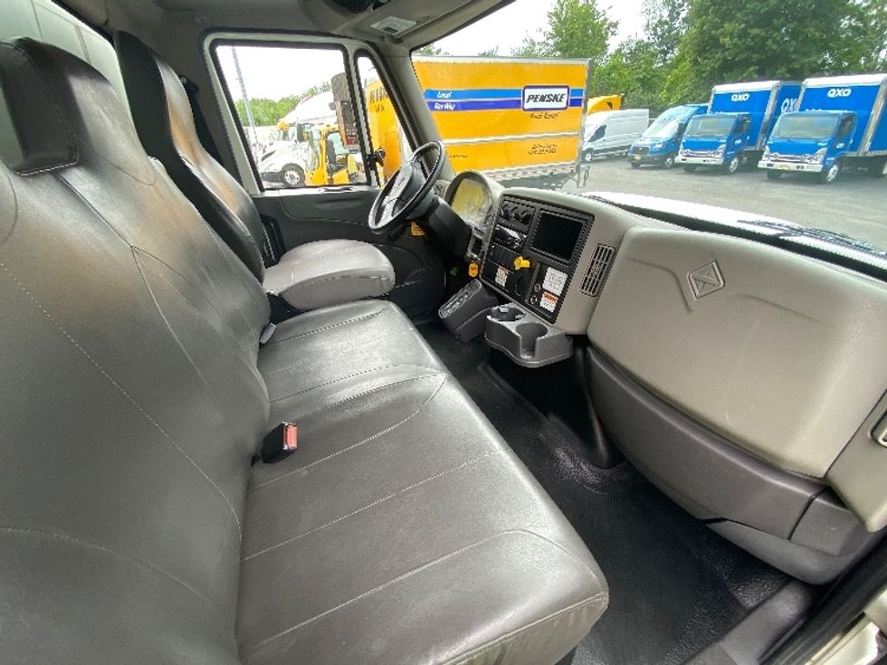 Medium Duty Box Truck-Light and Medium Duty Trucks-International-2019-4300-North Bergen-NJ-223,900\n\t\tmiles-$ 26,250 - Image 22