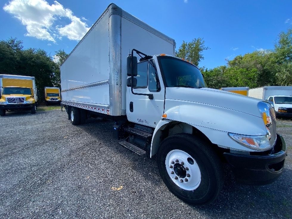 Medium Duty Box Truck-Light and Medium Duty Trucks-International-2019-4300-Ocala-FL-194,259\n\t\tmiles-$ 39,250 - Image 1