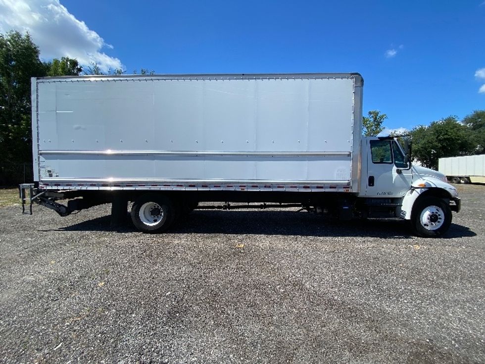 Medium Duty Box Truck-Light and Medium Duty Trucks-International-2019-4300-Ocala-FL-194,259\n\t\tmiles-$ 39,250 - Image 15