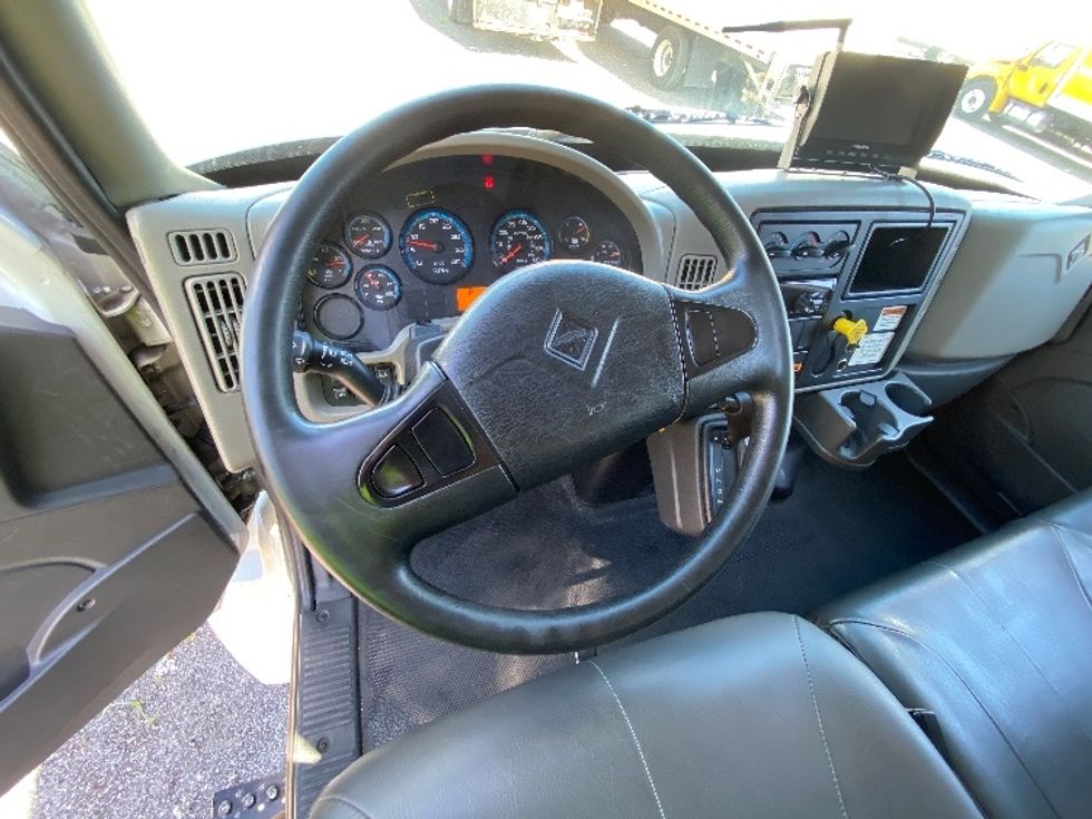 Medium Duty Box Truck-Light and Medium Duty Trucks-International-2019-4300-Ocala-FL-194,259\n\t\tmiles-$ 39,250 - Image 17