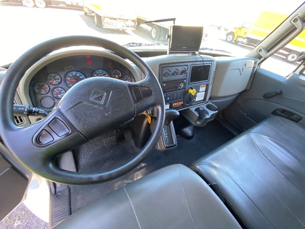 Medium Duty Box Truck-Light and Medium Duty Trucks-International-2019-4300-Ocala-FL-194,259\n\t\tmiles-$ 39,250 - Image 18