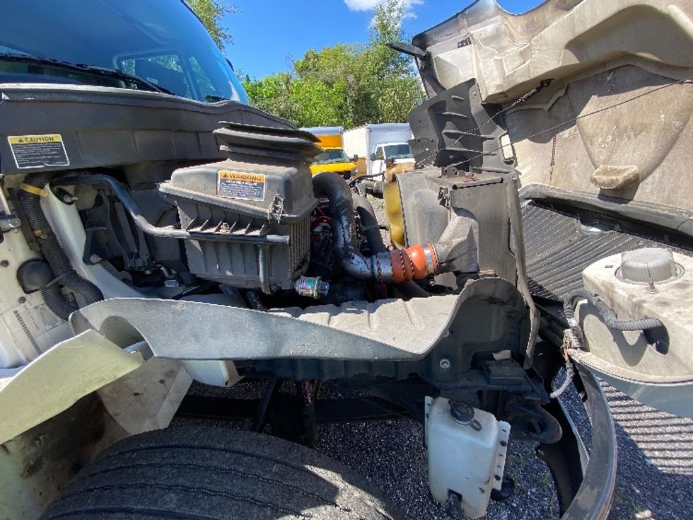 Medium Duty Box Truck-Light and Medium Duty Trucks-International-2019-4300-Ocala-FL-194,259\n\t\tmiles-$ 39,250 - Image 23