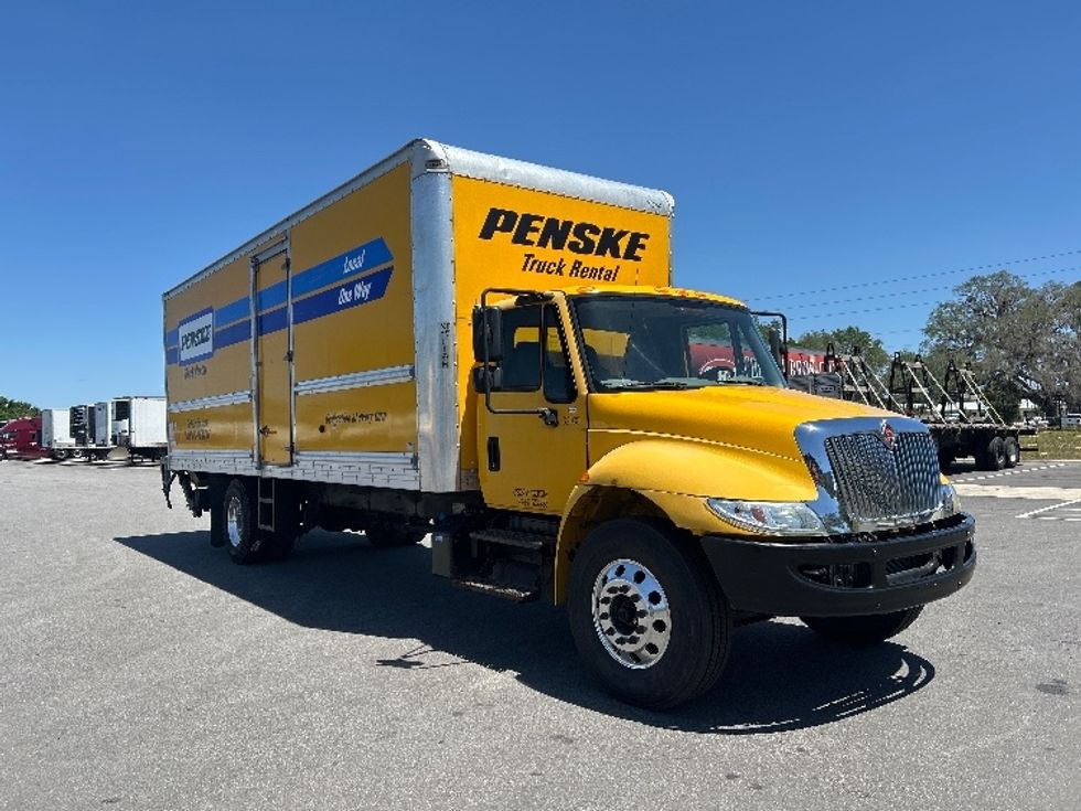 Medium Duty Box Truck-Light and Medium Duty Trucks-International-2019-4300-Ocala-FL-221,584\n\t\tmiles-$ 39,500 - Image 1