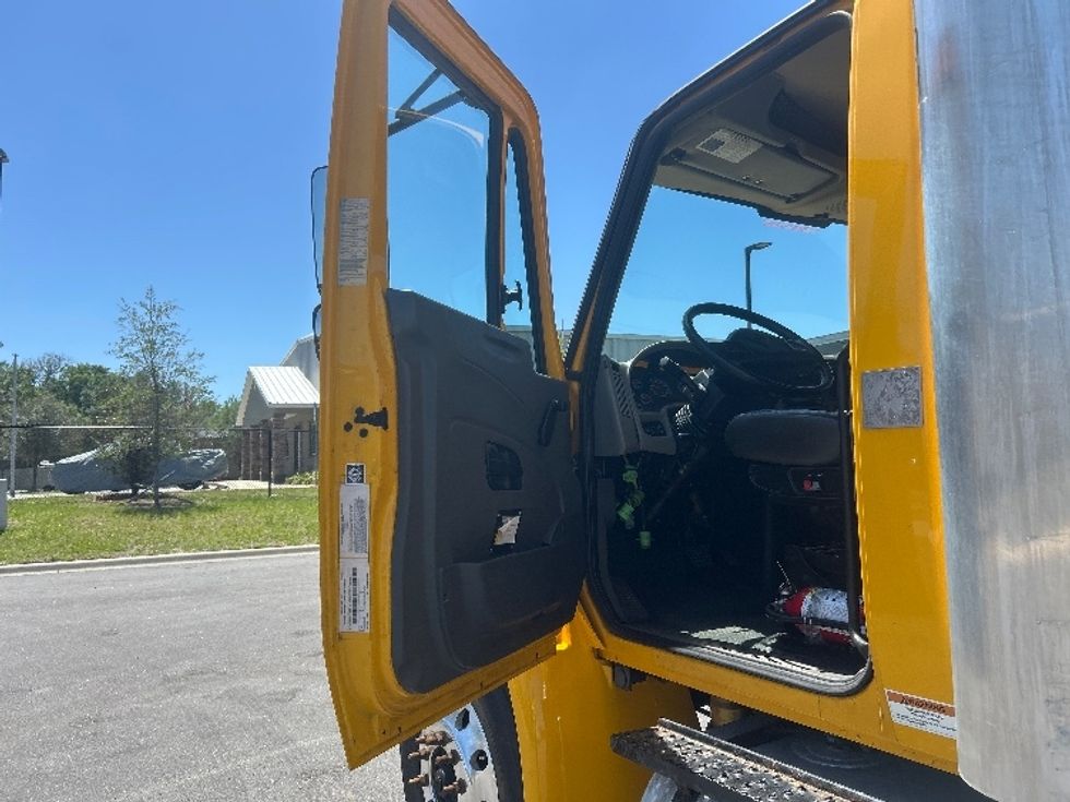 Medium Duty Box Truck-Light and Medium Duty Trucks-International-2019-4300-Ocala-FL-221,584\n\t\tmiles-$ 39,500 - Image 16