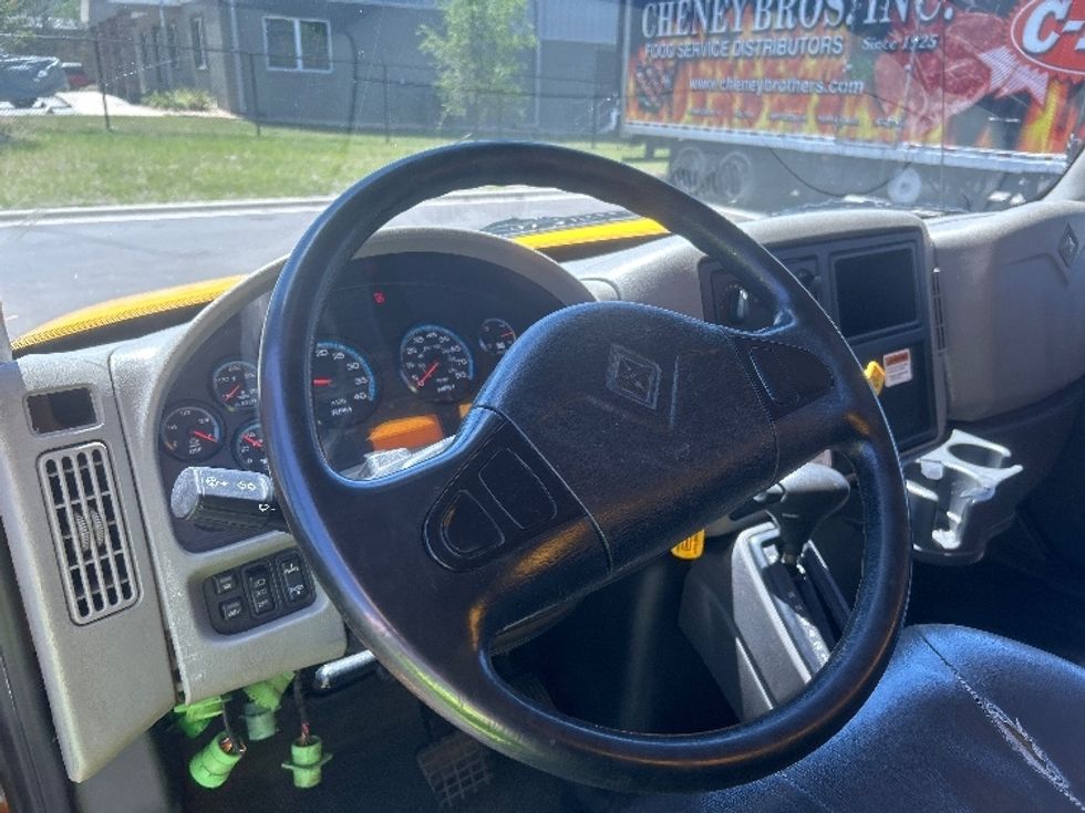 Medium Duty Box Truck-Light and Medium Duty Trucks-International-2019-4300-Ocala-FL-221,584\n\t\tmiles-$ 39,500 - Image 17