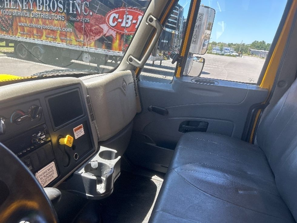Medium Duty Box Truck-Light and Medium Duty Trucks-International-2019-4300-Ocala-FL-221,584\n\t\tmiles-$ 39,500 - Image 19