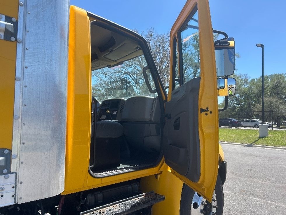 Medium Duty Box Truck-Light and Medium Duty Trucks-International-2019-4300-Ocala-FL-221,584\n\t\tmiles-$ 39,500 - Image 20