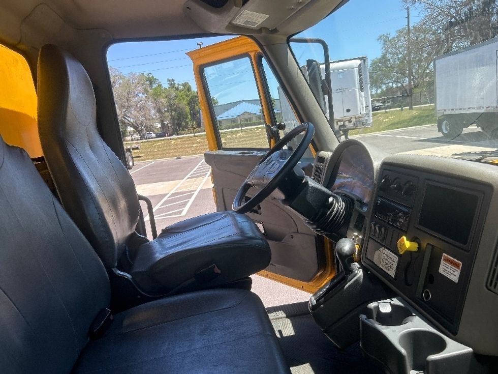 Medium Duty Box Truck-Light and Medium Duty Trucks-International-2019-4300-Ocala-FL-221,584\n\t\tmiles-$ 39,500 - Image 22