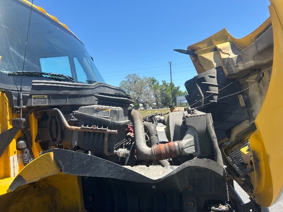 Medium Duty Box Truck-Light and Medium Duty Trucks-International-2019-4300-Ocala-FL-221,584\n\t\tmiles-$ 39,500 - Image 23
