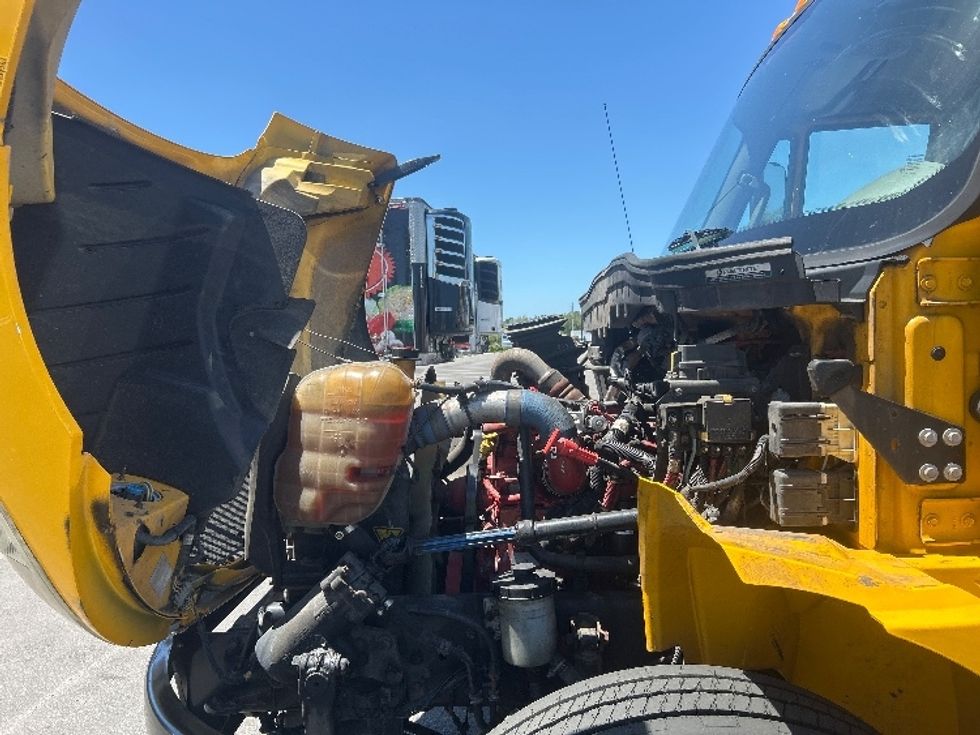 Medium Duty Box Truck-Light and Medium Duty Trucks-International-2019-4300-Ocala-FL-221,584\n\t\tmiles-$ 39,500 - Image 24