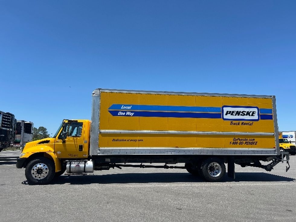 Medium Duty Box Truck-Light and Medium Duty Trucks-International-2019-4300-Ocala-FL-221,584\n\t\tmiles-$ 39,500 - Image 4