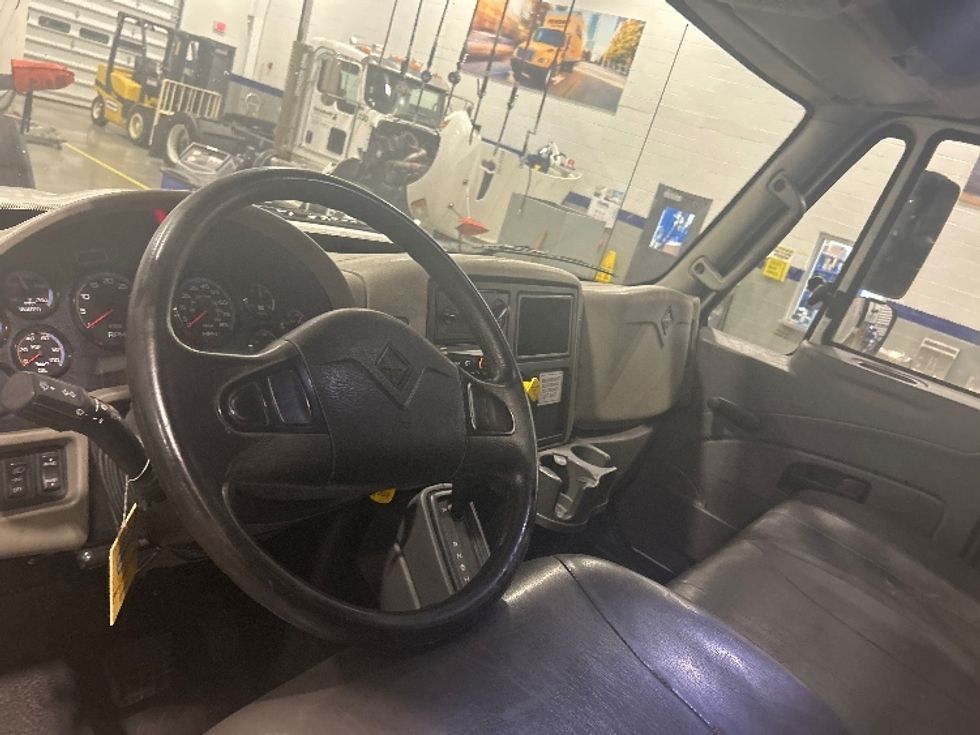 Medium Duty Box Truck-Light and Medium Duty Trucks-International-2019-4300-Ocala-FL-81,322\n\t\tmiles-$ 54,500 - Image 17