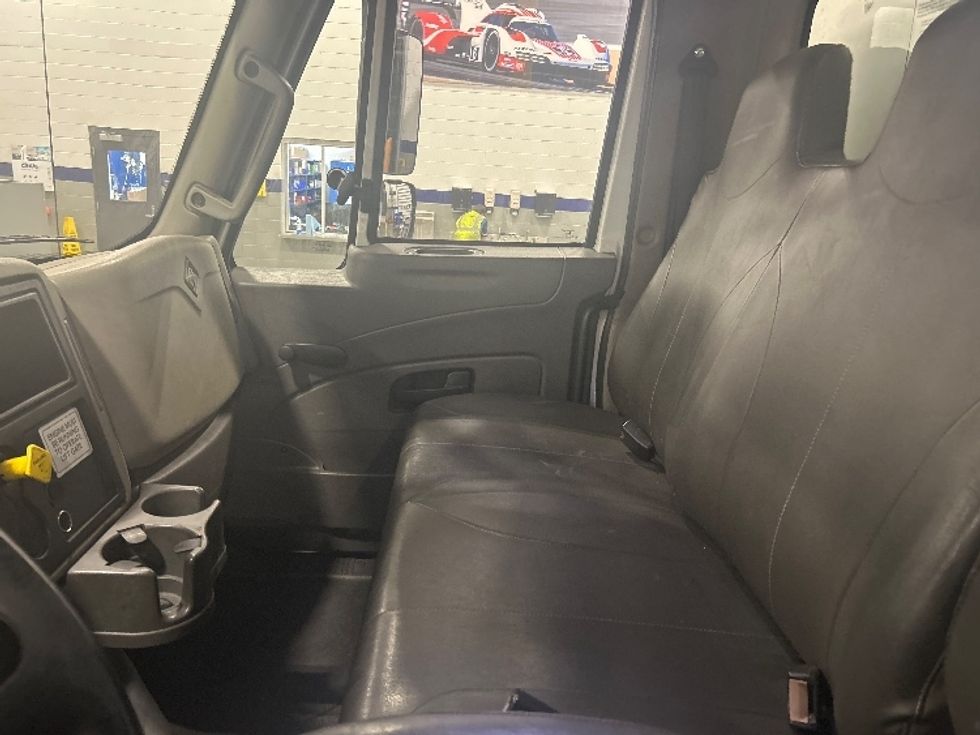 Medium Duty Box Truck-Light and Medium Duty Trucks-International-2019-4300-Ocala-FL-81,322\n\t\tmiles-$ 54,500 - Image 19