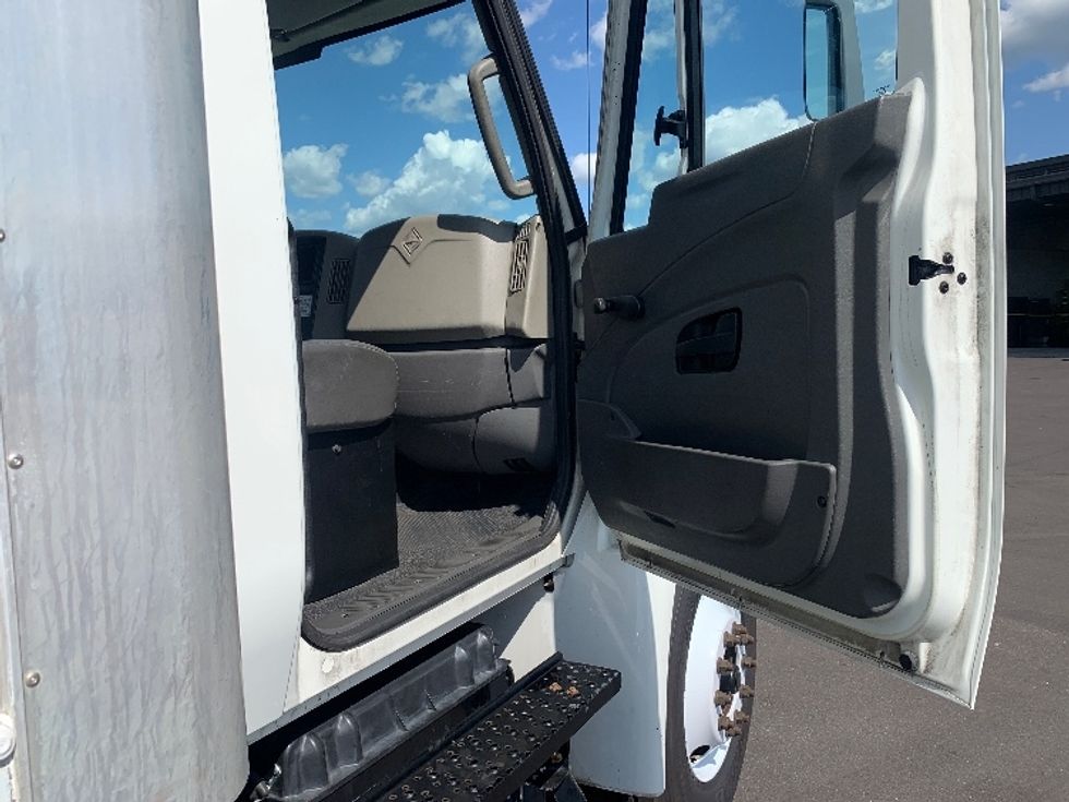 Medium Duty Box Truck-Light and Medium Duty Trucks-International-2019-4300-Ocala-FL-81,322\n\t\tmiles-$ 54,500 - Image 20