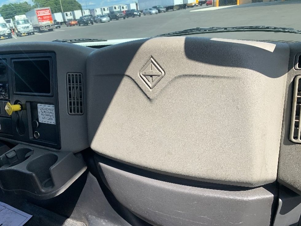 Medium Duty Box Truck-Light and Medium Duty Trucks-International-2019-4300-Ocala-FL-81,322\n\t\tmiles-$ 54,500 - Image 21