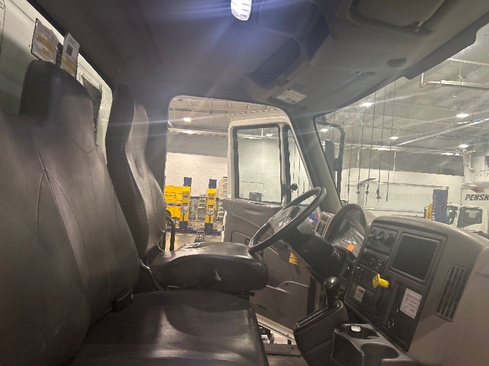 Medium Duty Box Truck-Light and Medium Duty Trucks-International-2019-4300-Ocala-FL-81,322\n\t\tmiles-$ 54,500 - Image 22