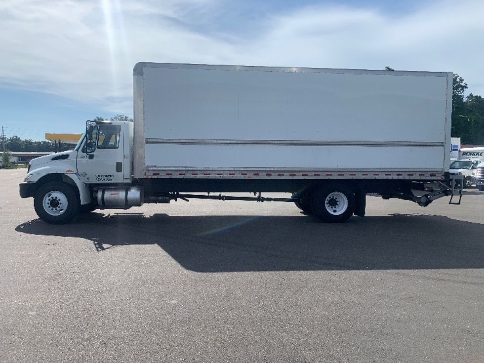 Medium Duty Box Truck-Light and Medium Duty Trucks-International-2019-4300-Ocala-FL-81,322\n\t\tmiles-$ 54,500 - Image 4