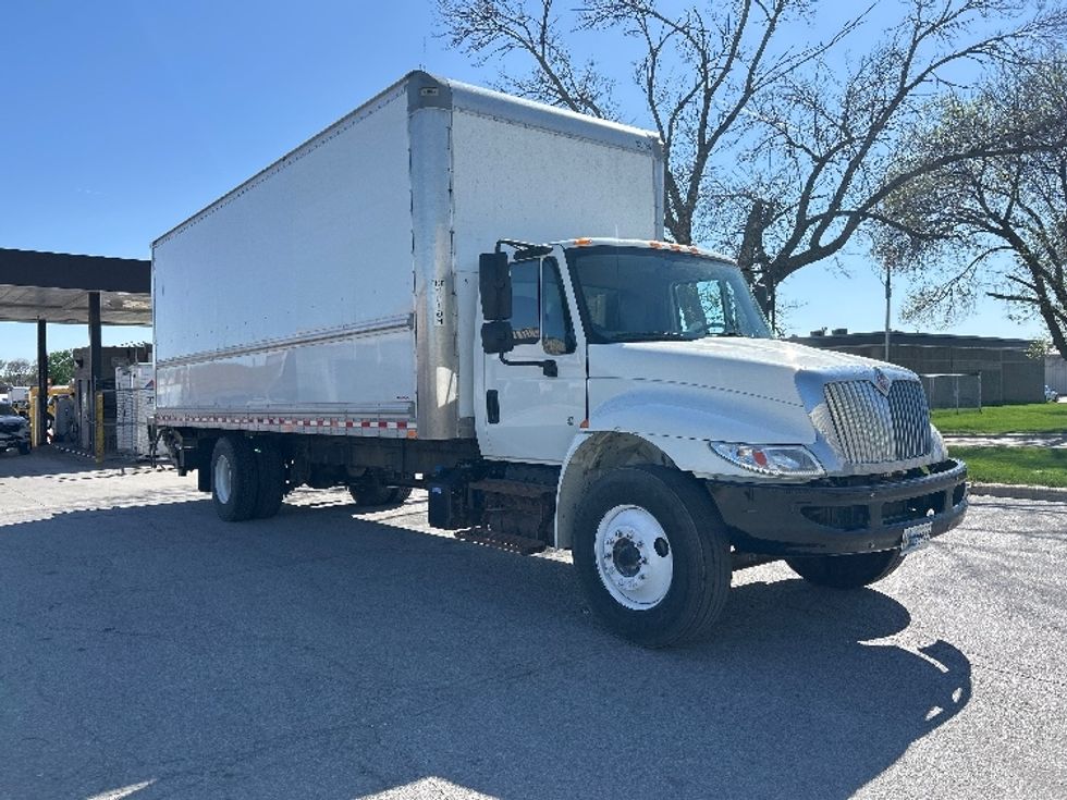 Medium Duty Box Truck-Light and Medium Duty Trucks-International-2019-4300-Omaha-NE-211,058\n\t\tmiles-$ 38,500 - Image 1