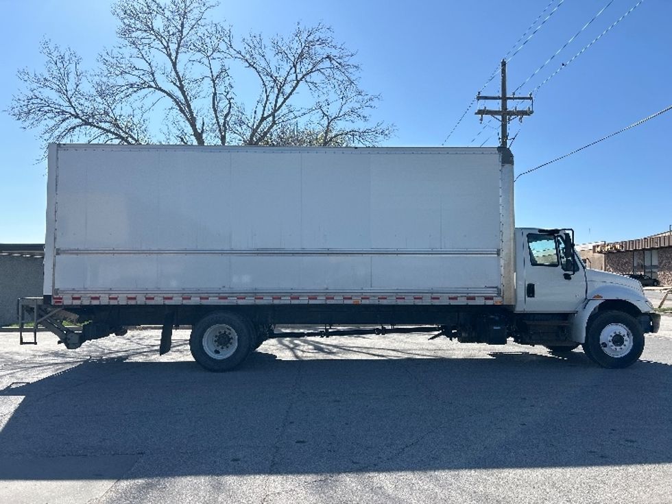 Medium Duty Box Truck-Light and Medium Duty Trucks-International-2019-4300-Omaha-NE-211,058\n\t\tmiles-$ 38,500 - Image 15