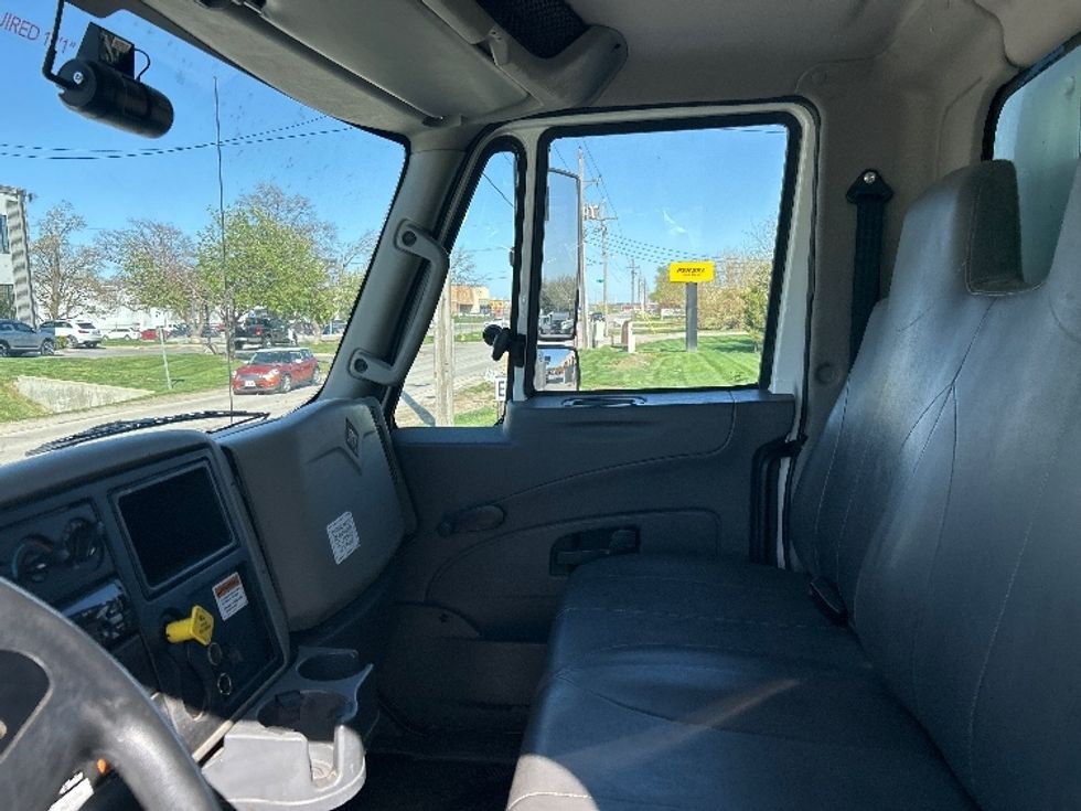Medium Duty Box Truck-Light and Medium Duty Trucks-International-2019-4300-Omaha-NE-211,058\n\t\tmiles-$ 38,500 - Image 19