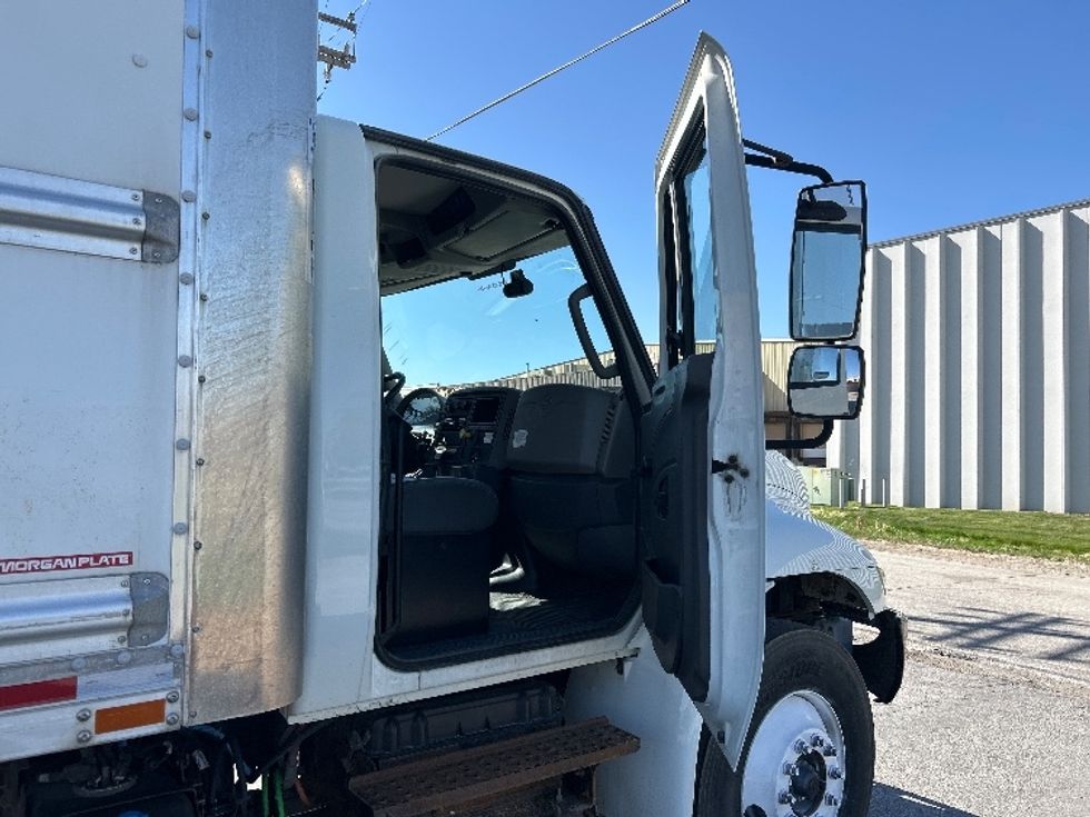 Medium Duty Box Truck-Light and Medium Duty Trucks-International-2019-4300-Omaha-NE-211,058\n\t\tmiles-$ 38,500 - Image 20