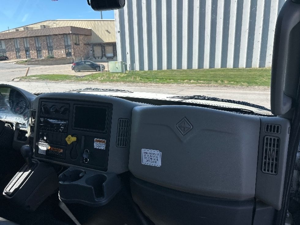Medium Duty Box Truck-Light and Medium Duty Trucks-International-2019-4300-Omaha-NE-211,058\n\t\tmiles-$ 38,500 - Image 21