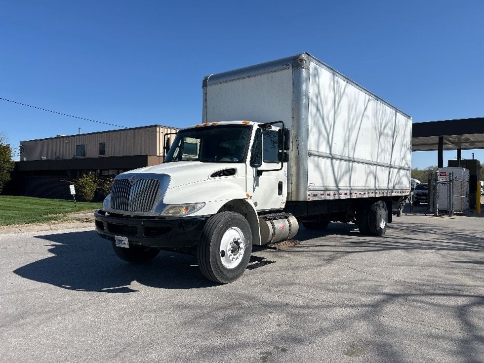 Medium Duty Box Truck-Light and Medium Duty Trucks-International-2019-4300-Omaha-NE-211,058\n\t\tmiles-$ 38,500 - Image 3