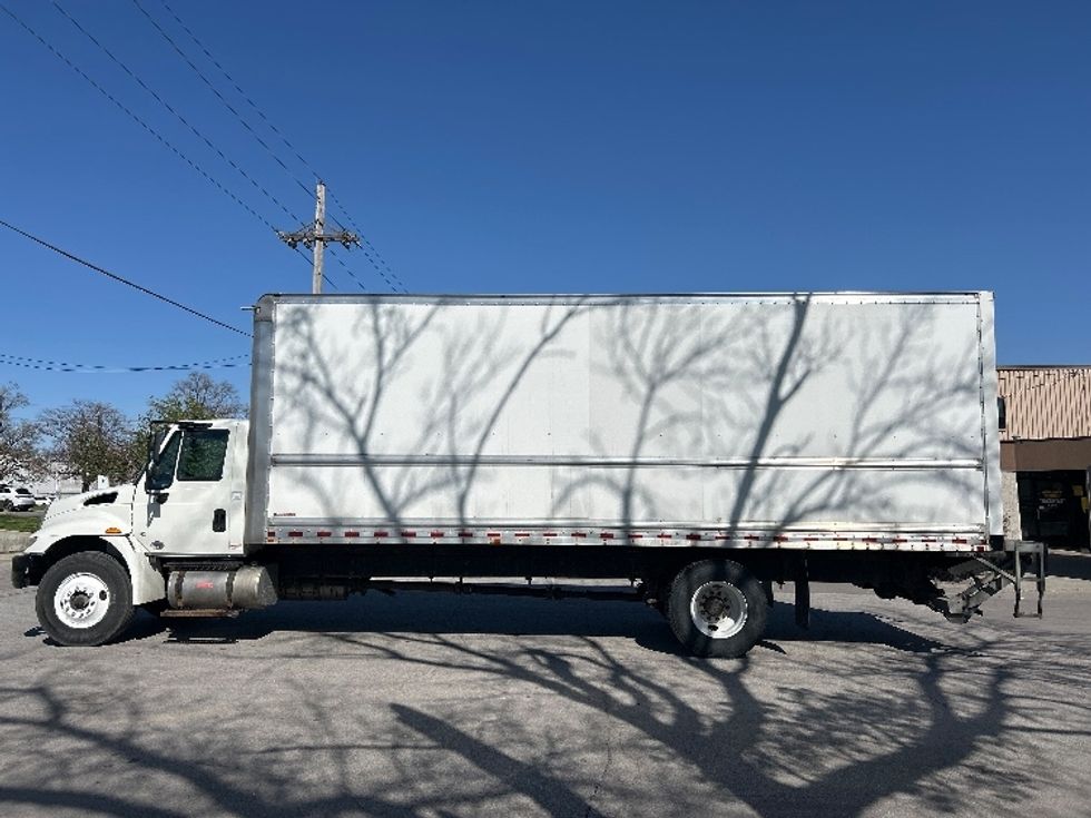 Medium Duty Box Truck-Light and Medium Duty Trucks-International-2019-4300-Omaha-NE-211,058\n\t\tmiles-$ 38,500 - Image 4