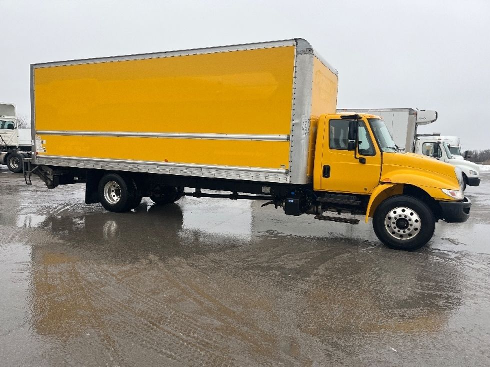 Medium Duty Box Truck-Light and Medium Duty Trucks-International-2019-4300-Oshawa-ON-287,590\n\t\tkm-$ 56,000 - Image 1
