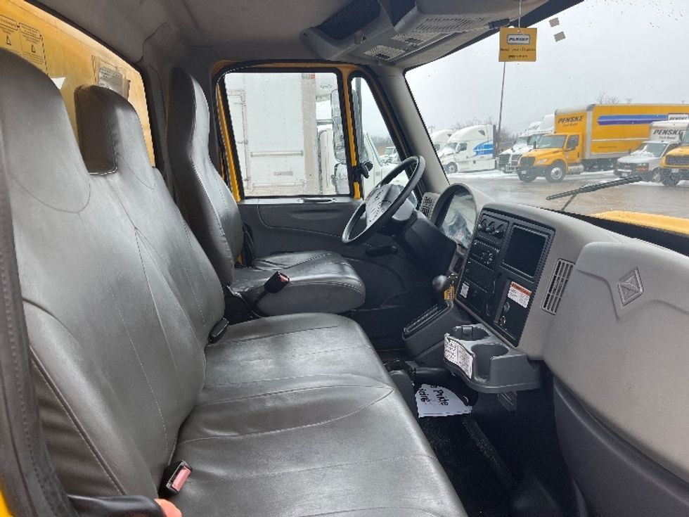 Medium Duty Box Truck-Light and Medium Duty Trucks-International-2019-4300-Oshawa-ON-287,590\n\t\tkm-$ 56,000 - Image 19
