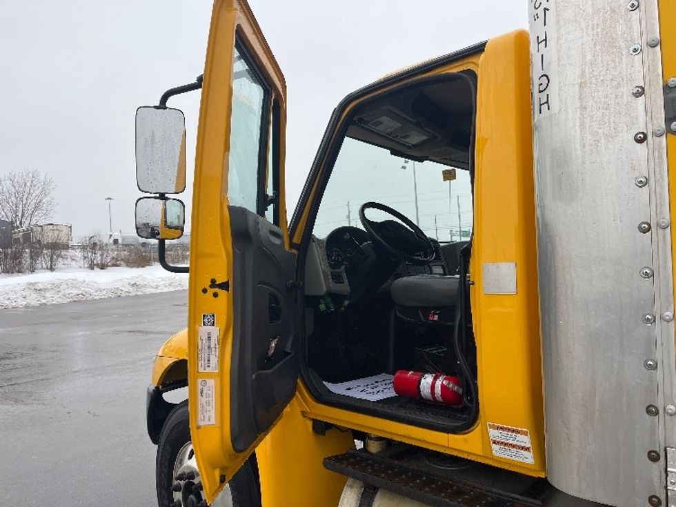 Medium Duty Box Truck-Light and Medium Duty Trucks-International-2019-4300-Oshawa-ON-287,590\n\t\tkm-$ 56,000 - Image 23