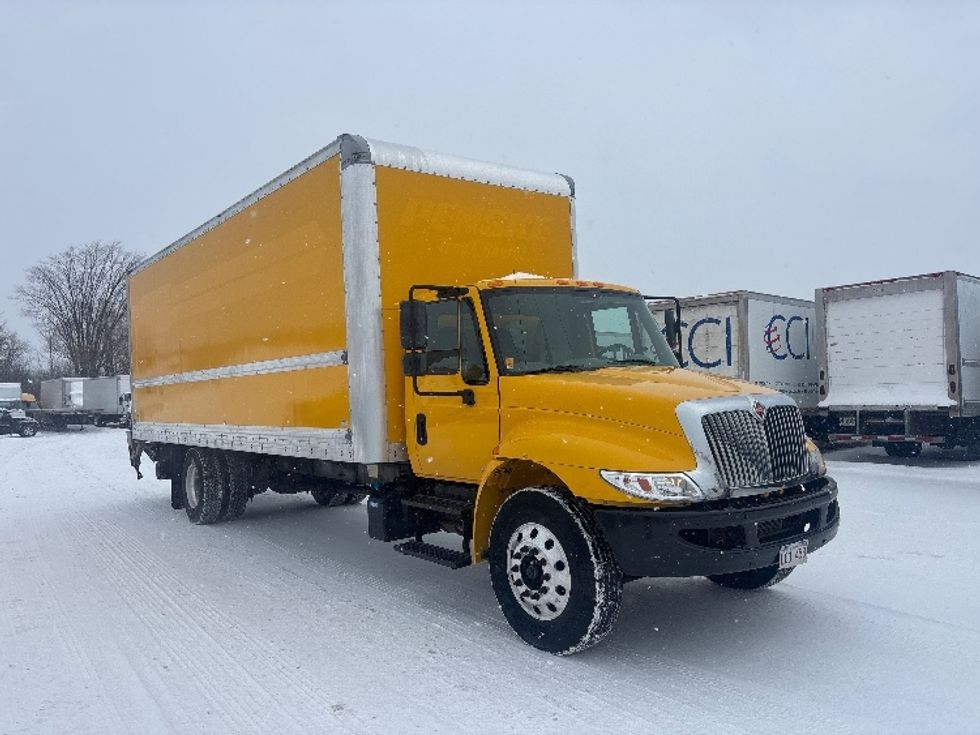 Medium Duty Box Truck-Light and Medium Duty Trucks-International-2019-4300-Ottawa-ON-284,871\n\t\tkm-$ 56,500 - Image 1