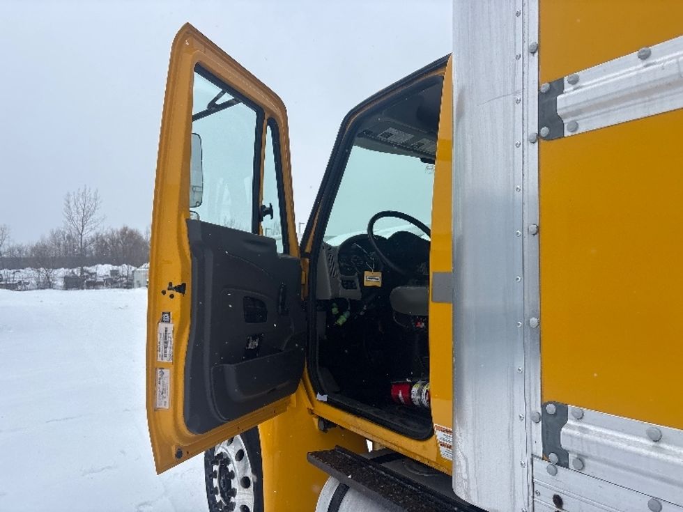 Medium Duty Box Truck-Light and Medium Duty Trucks-International-2019-4300-Ottawa-ON-284,871\n\t\tkm-$ 56,500 - Image 16