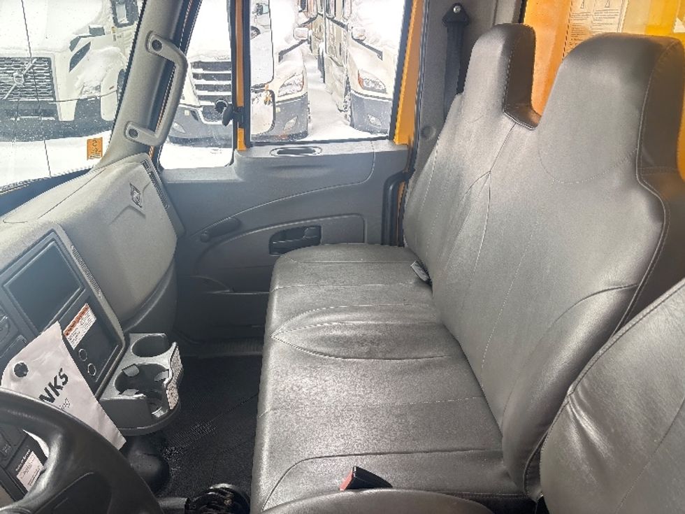 Medium Duty Box Truck-Light and Medium Duty Trucks-International-2019-4300-Ottawa-ON-284,871\n\t\tkm-$ 56,500 - Image 20