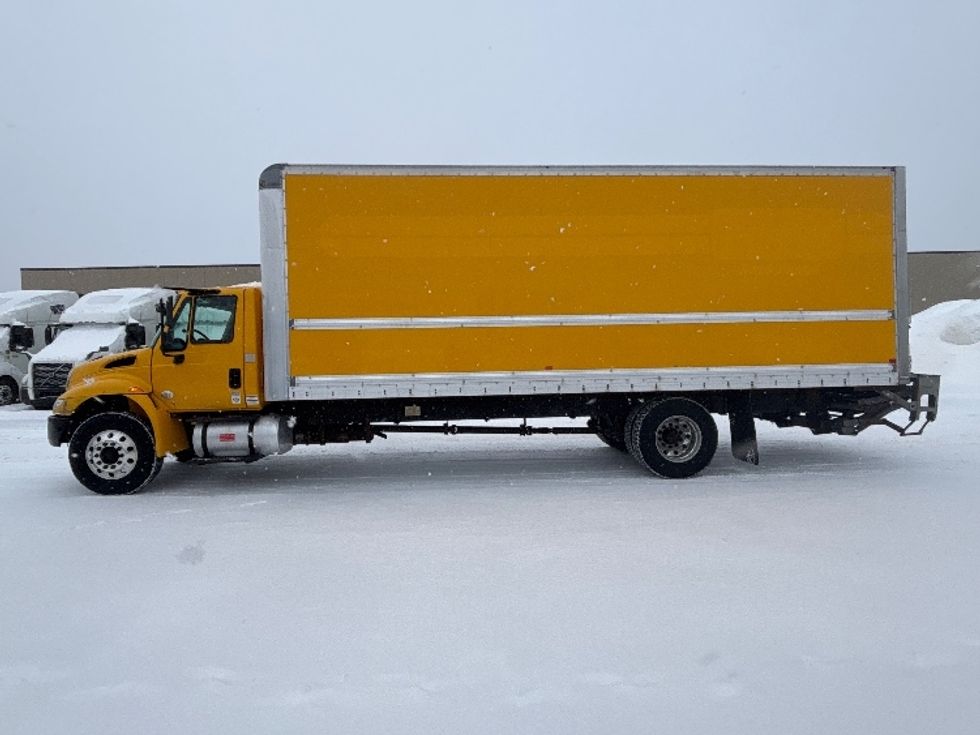 Medium Duty Box Truck-Light and Medium Duty Trucks-International-2019-4300-Ottawa-ON-284,871\n\t\tkm-$ 56,500 - Image 4