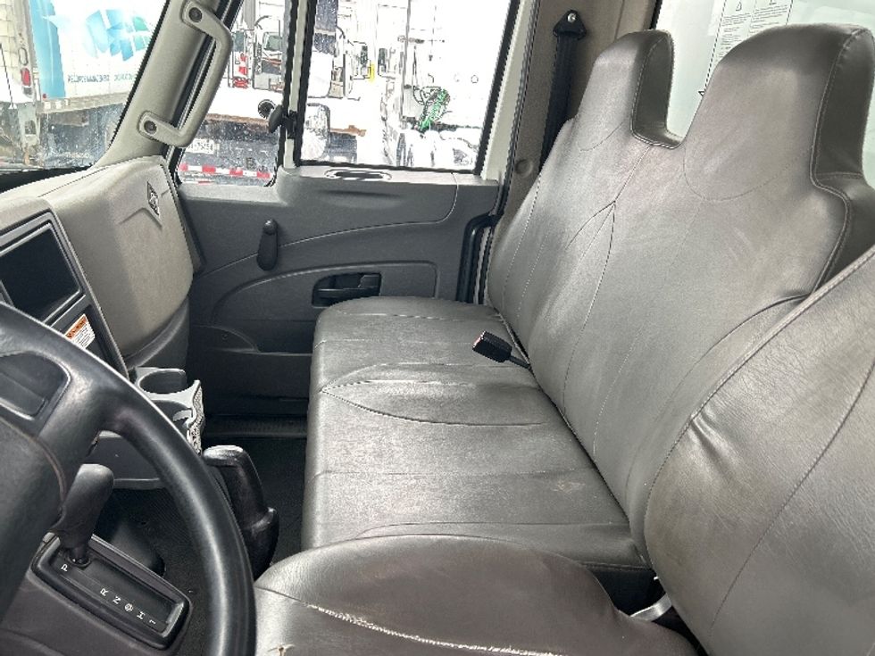 Medium Duty Box Truck-Light and Medium Duty Trucks-International-2019-4300-Ottawa-ON-292,514\n\t\tkm-$ 58,250 - Image 19