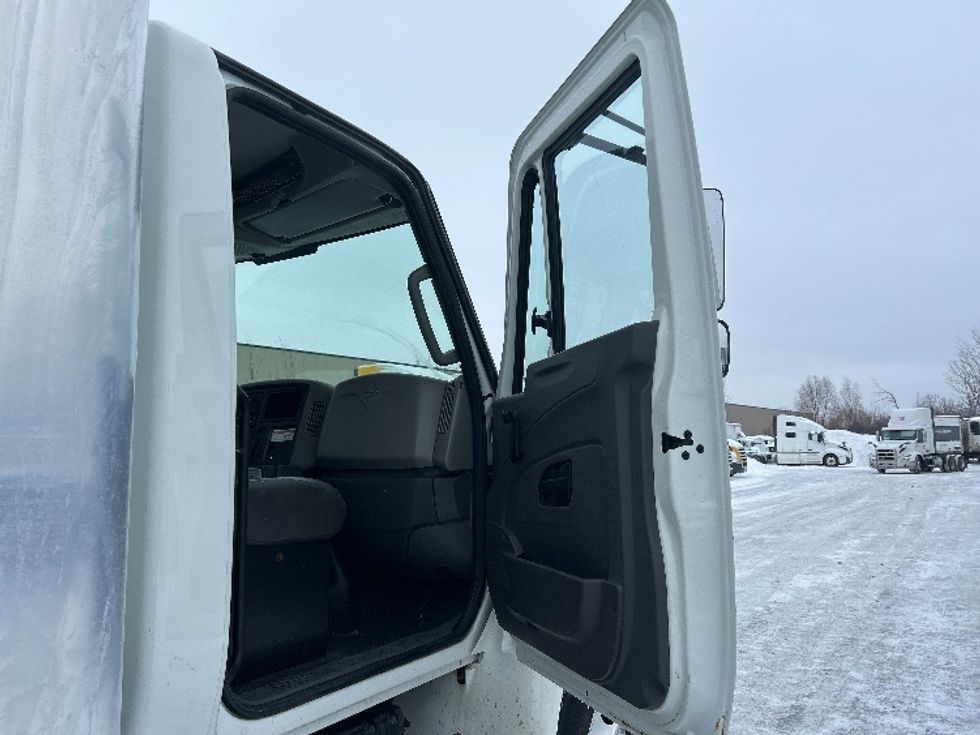 Medium Duty Box Truck-Light and Medium Duty Trucks-International-2019-4300-Ottawa-ON-292,514\n\t\tkm-$ 58,250 - Image 20