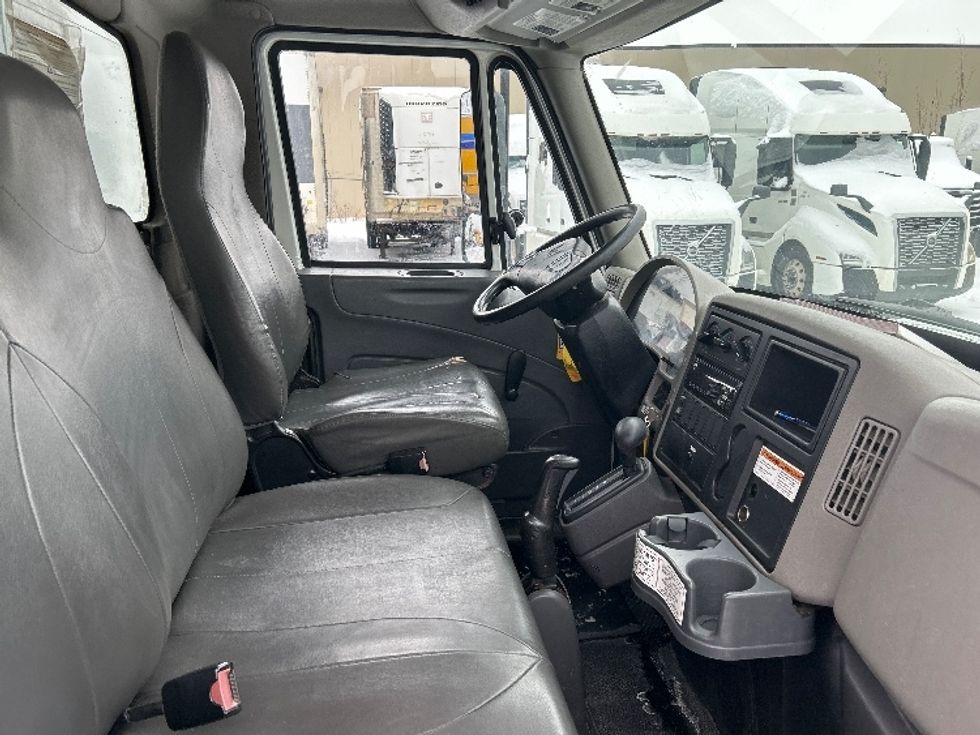 Medium Duty Box Truck-Light and Medium Duty Trucks-International-2019-4300-Ottawa-ON-292,514\n\t\tkm-$ 58,250 - Image 22